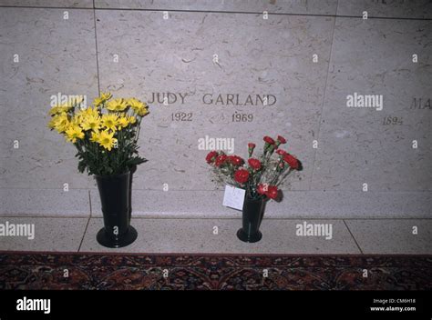judy garland grave in new york